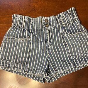 Striped Blue and White Women's Shorts Size 10 SKU 213